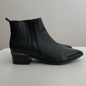 Marc Fisher black leather ankle booties - size 9.5